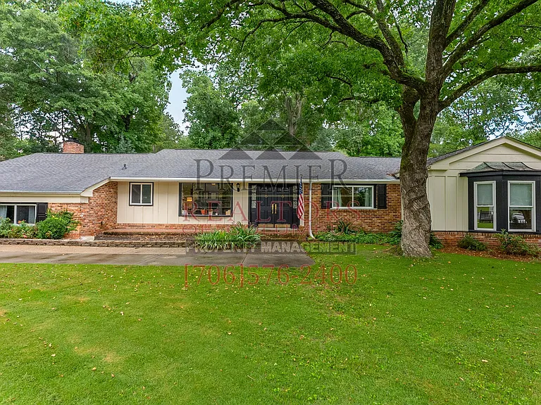 3520 Algonquin Dr — Photo 2