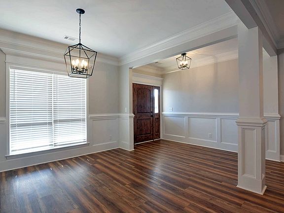 4th image of 127 Hillgrove Ln