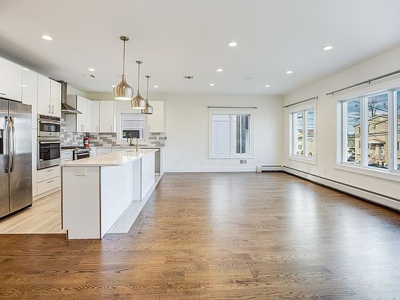 5th image of 412 Lawton Ave #1