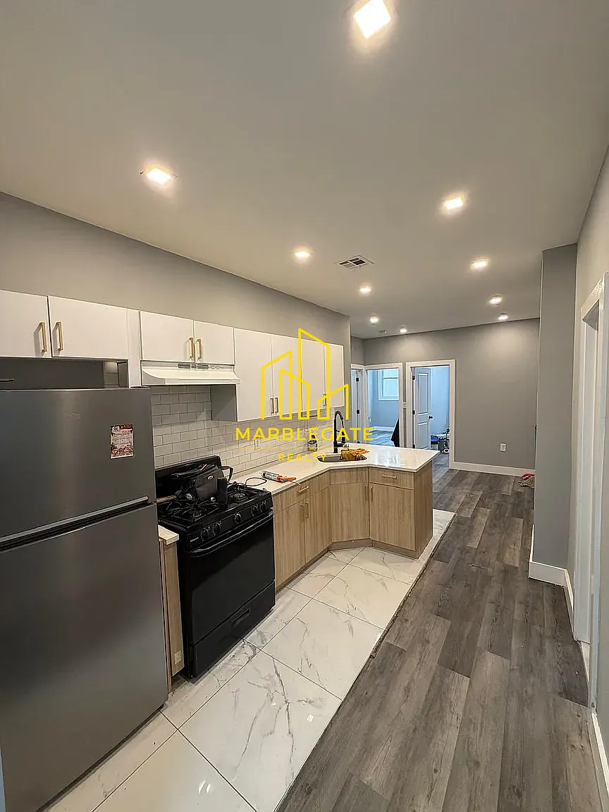 3 bed, 1050 sqft, $2,350 — Photo 1