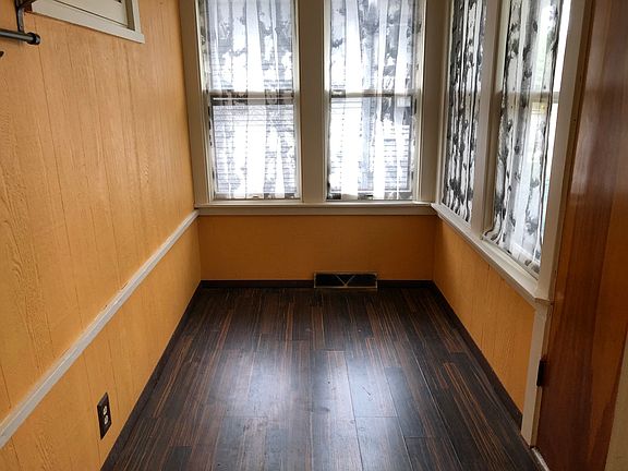 2nd image of 927 Dunlop Ave