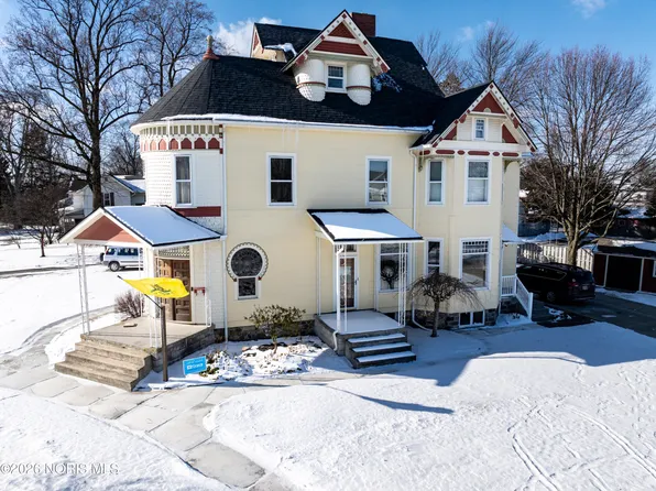 305 W Cherry St, Clyde, OH 43410