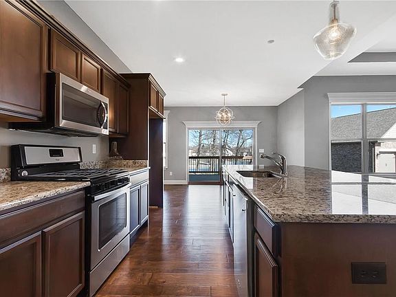 5th image of 2056 Grandview Ct