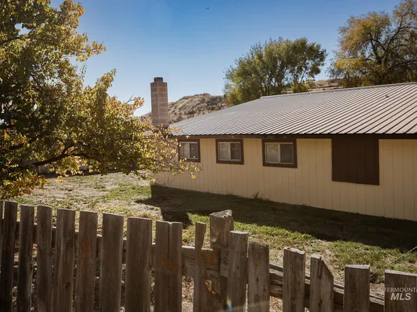 1923 Bench Rd, Vale, OR 97918