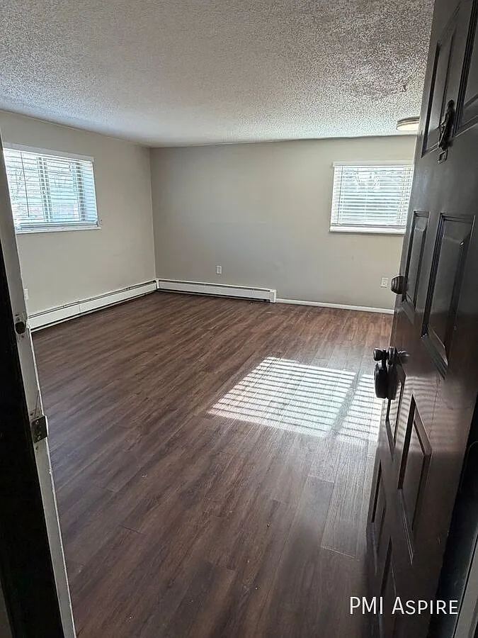 1 Month Free! Super Spacious Updated 1 Bedroom 1st Floor Apartment Home In Lakewood Near Hwy 6! — Photo 2