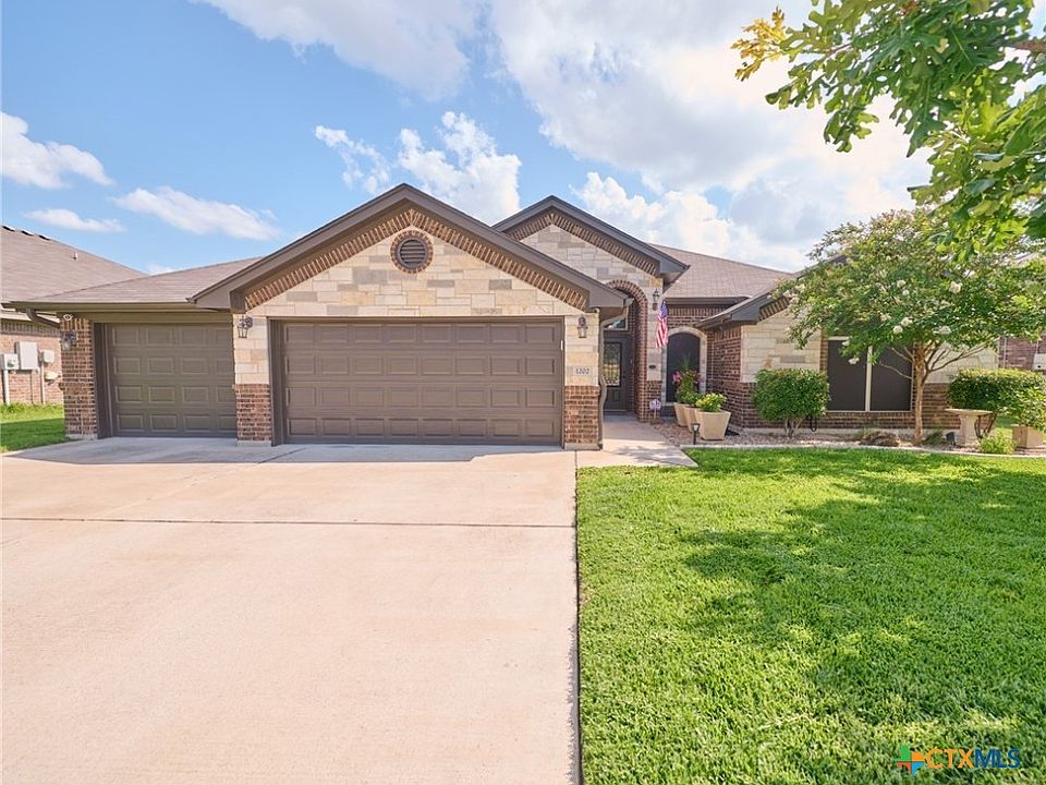 1st image of 1202 Dark Wood Dr