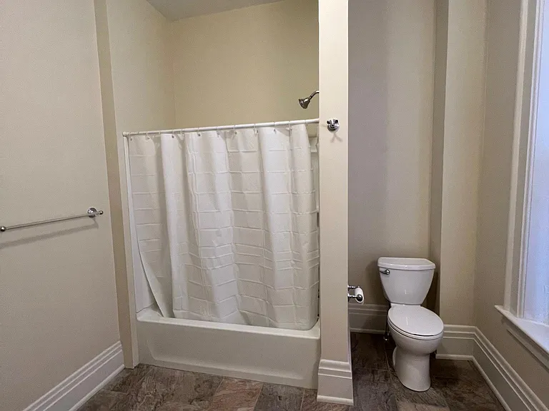 2360 Auburn Ave #5 — Photo 16