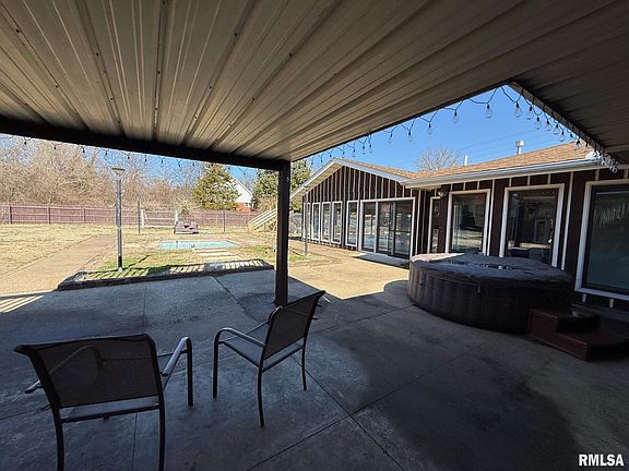 5th image of 2 Pinewood Dr