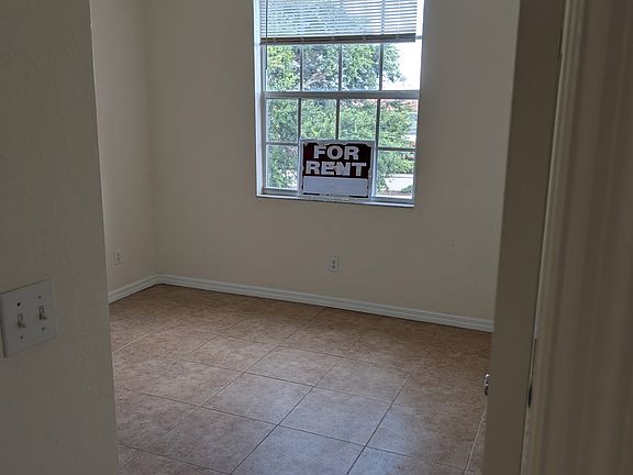 4th image of 215 Cape Coral Pkwy E APT 204