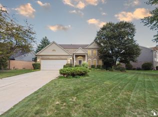 897 Kings Park Rd, Monroe, MI 48161