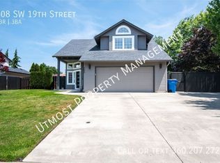 208 SW 19th St, Battle Ground, WA 98604