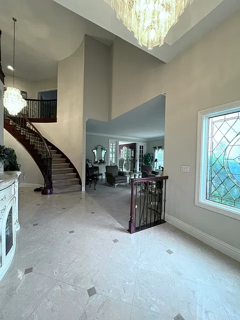 5 bed, 4.5 bath, 4147 sqft, $8,433 — Photo 3
