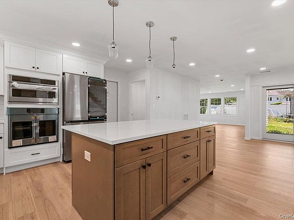 3rd image of 119 Sprucewood Drive