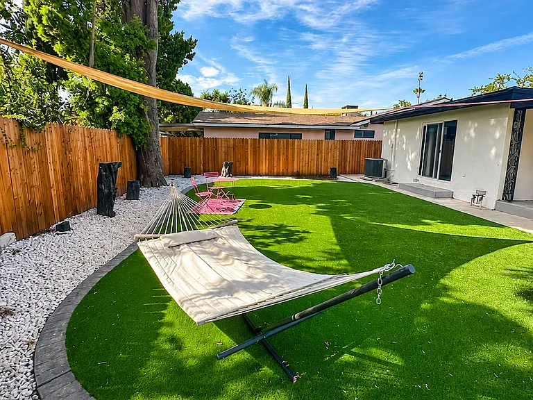 6737 Blewett Ave — Photo 38