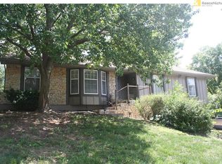 10025 Oakridge Dr, Overland Park, KS 66212
