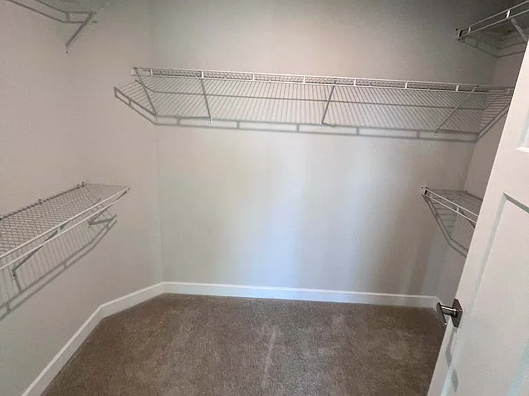 828 New Castle Landing Dr — Photo 12