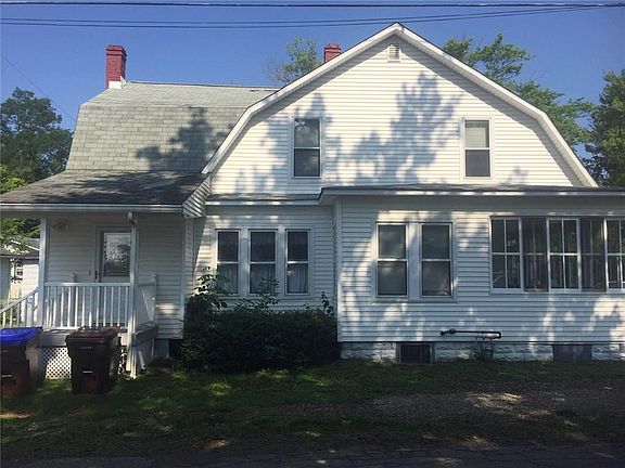 3rd image of 10807 Woodland Ave