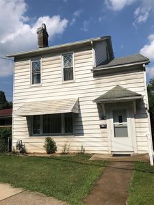 220 Singer Ave, Mc Kees Rocks, PA, 15136