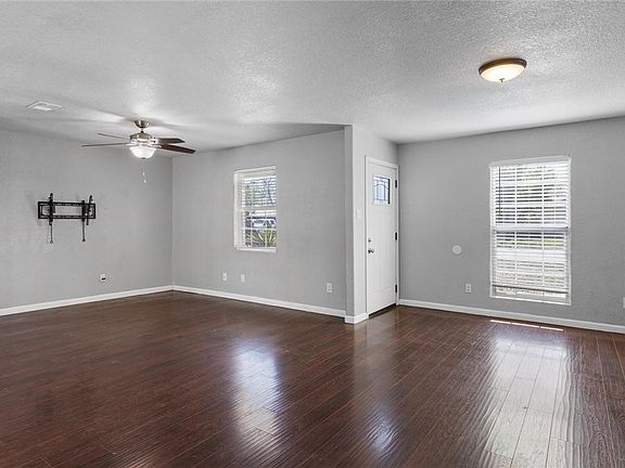 5th image of 236 Glenbrook Dr
