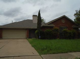 3717 Royal Valley Rd, Grand Prairie, TX 75052