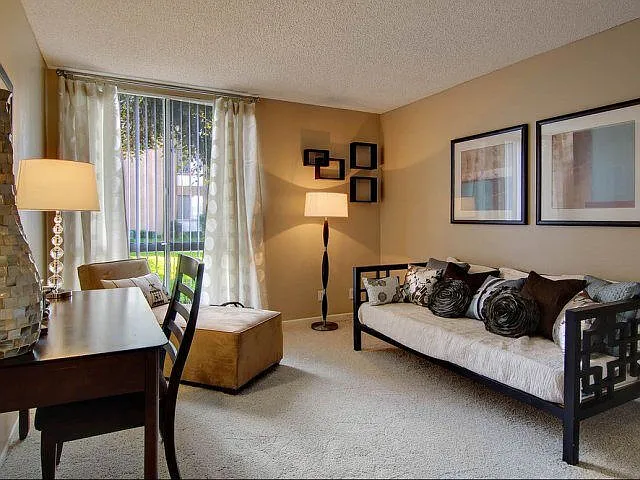 Covina Grand — Photo 35