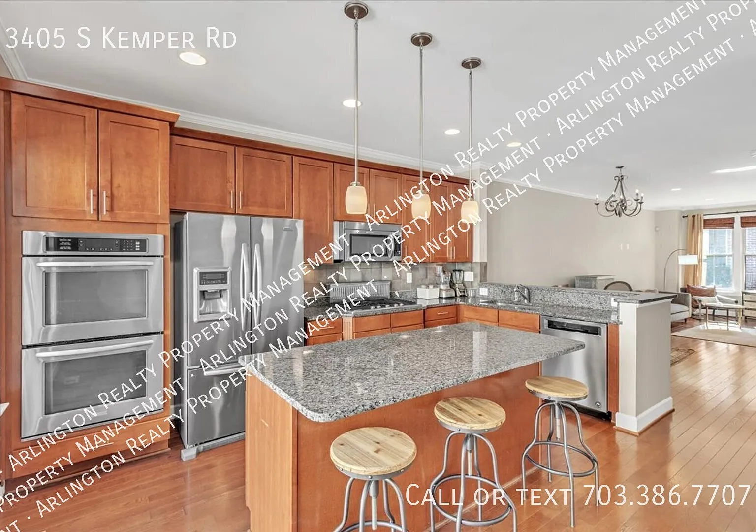 Spacious 2 bed 2.5 bath townhouse — Photo 3