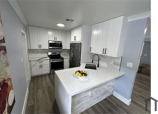 1st image of 814 SW 12th Pl