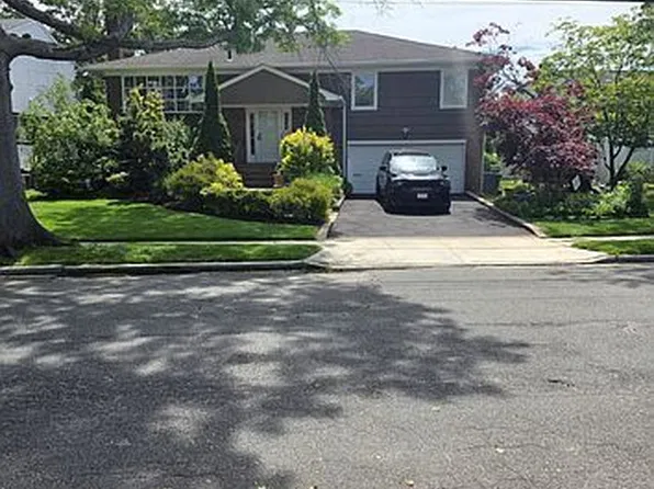 39 Halyard Rd, Valley Stream, NY 11581