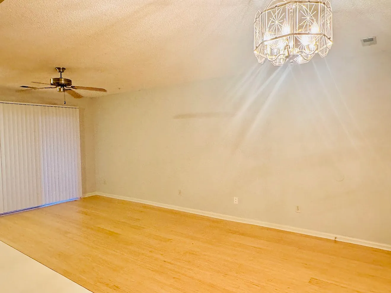 2 bed, 976 sqft, $1,700 — Photo 3