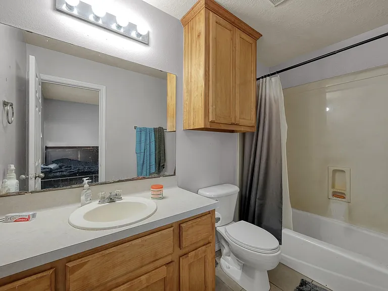 410 Freeman Ave — Photo 10