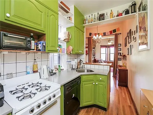 Sold by Avenue Sotheby's International Realty | media 16