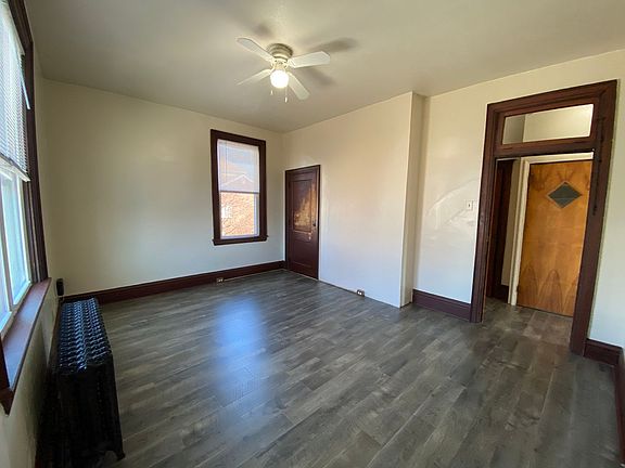 2nd image of 118 Margaret St #2