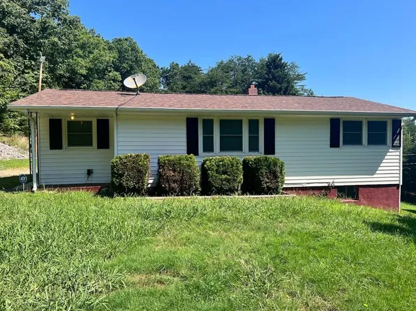 2015 Chestnut Knob Rd, Martinsville, VA 24112