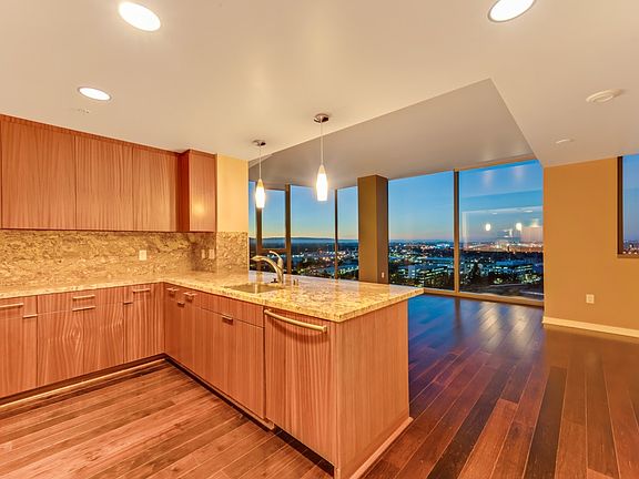 2nd image of 38 N Almaden Blvd Unit 2011