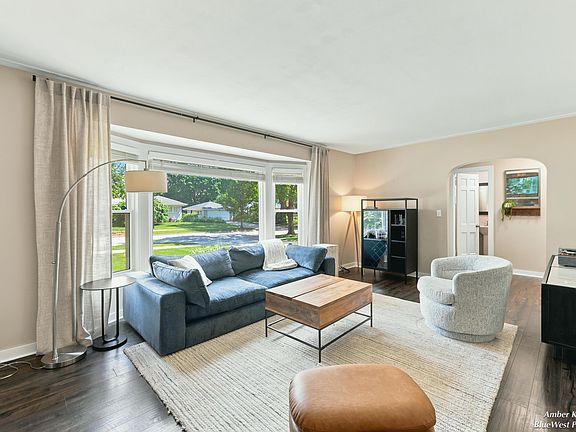 4th image of 2331 Wilshire Dr SE