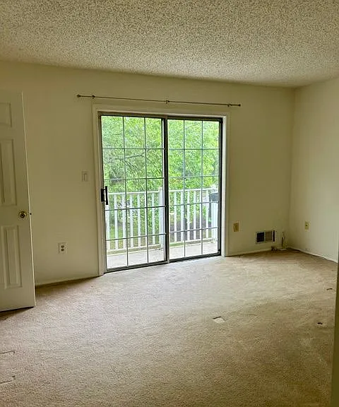 63 Gregory Ln — Photo 6