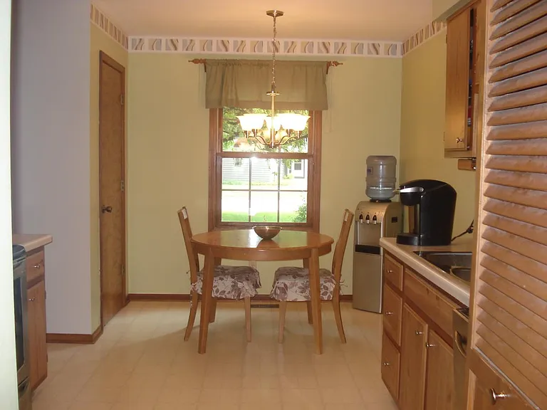 1424 Lakeside Dr — Photo 5