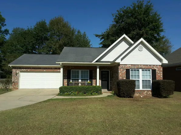 205 Petersburg Ct, Dothan, AL 36305