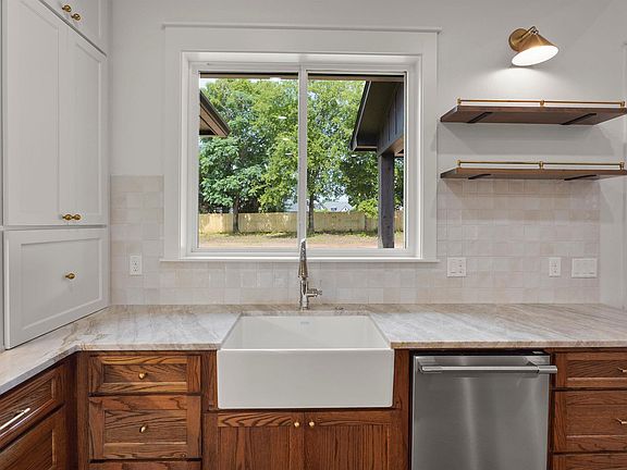 4th image of 20216 Roebuck Dr