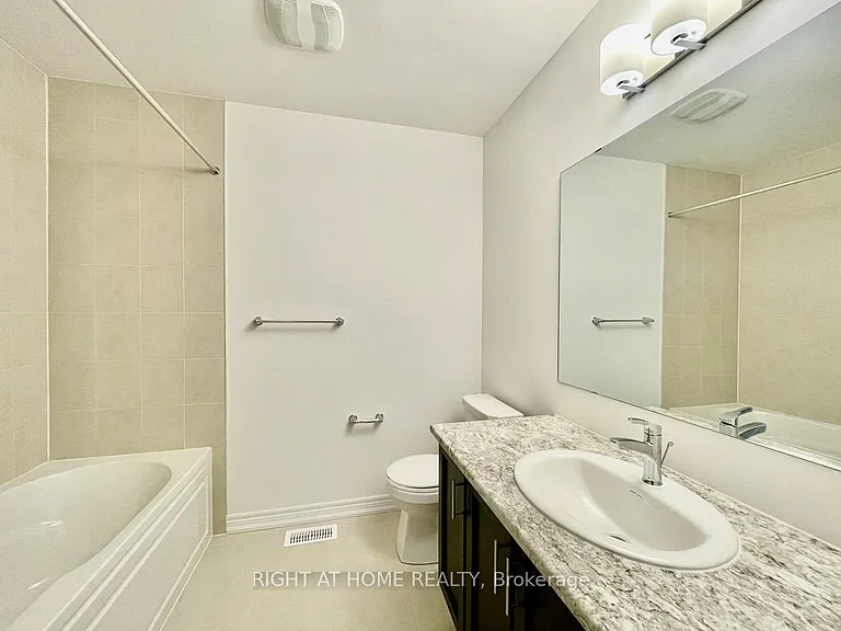67 Milady Cres — Photo 13