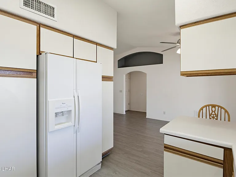 3099 Jamaica Blvd S — Photo 8