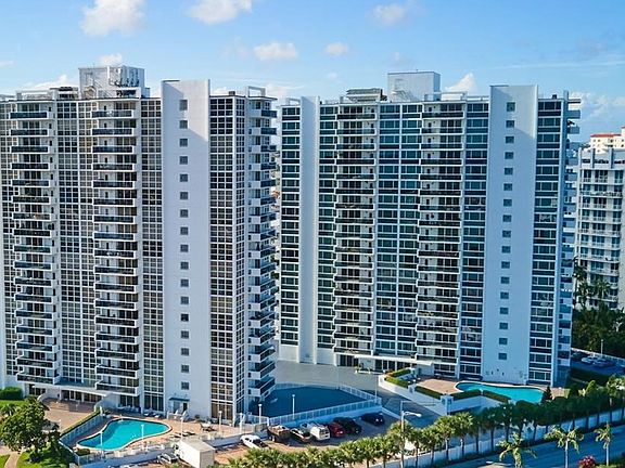 3rd image of 2715 N Ocean Blvd