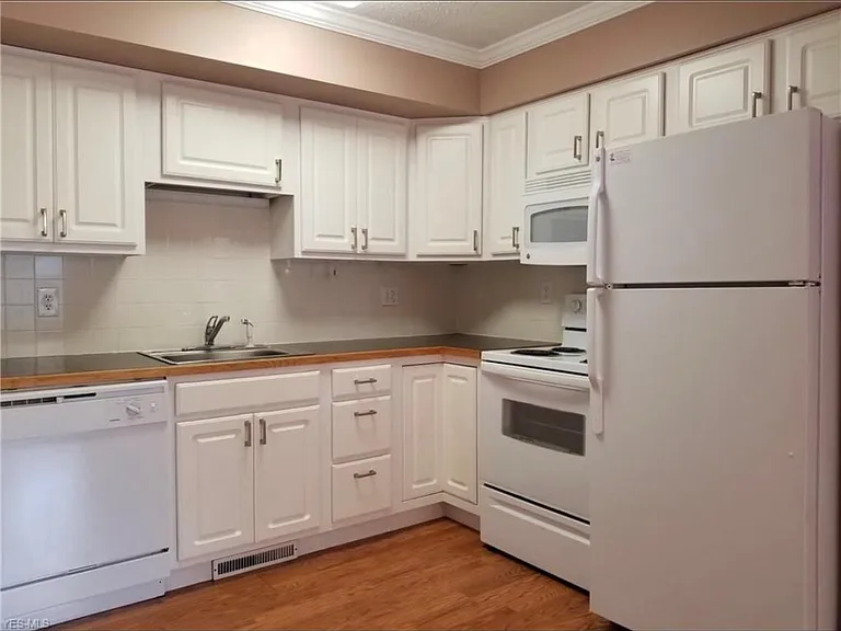 1342 Hibbard Dr #C — Photo 3