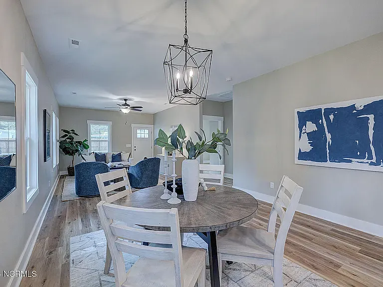 115 Jordan Ln — Photo 12