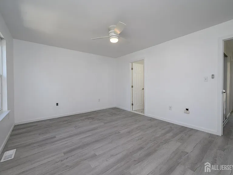 805 Darlington Dr — Photo 16