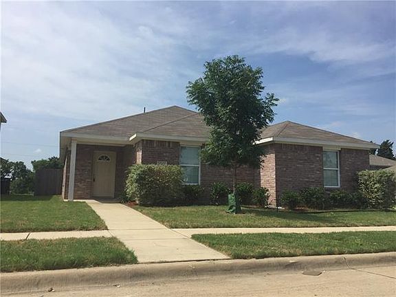 2nd image of 1946 Cross Oaks Dr