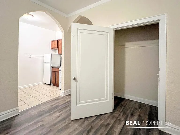 4829 N Damen Ave — Photo 8
