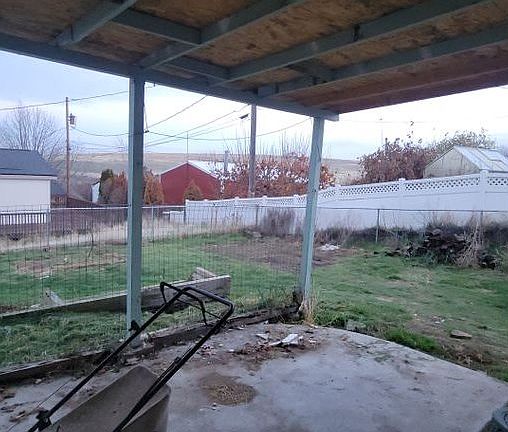 5th image of 706 NE Gumwood St