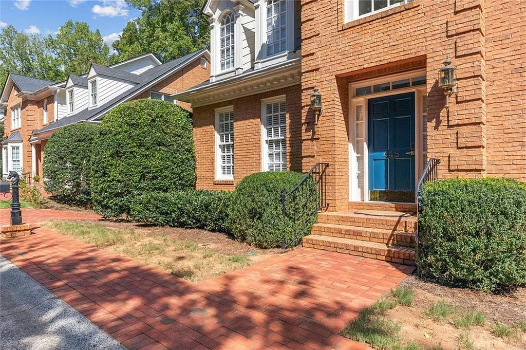 4 bed, 5.0 bath, 4035 sqft, $5,995 — Photo 2