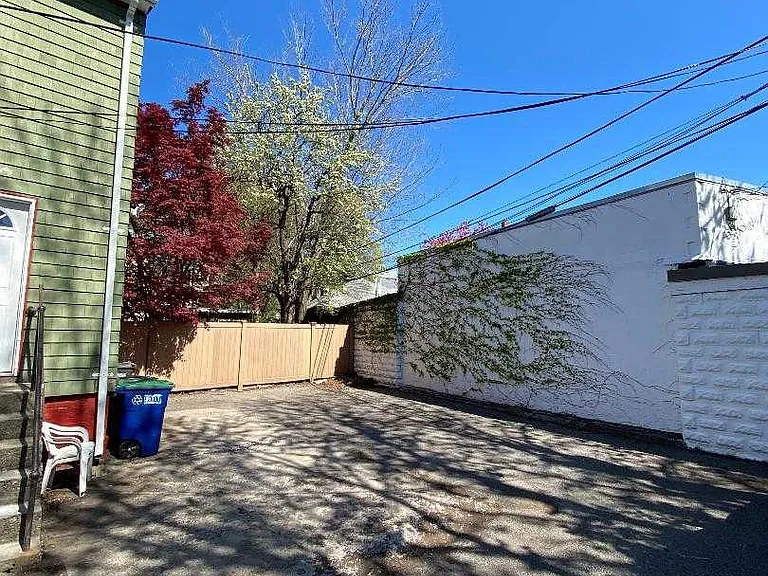 Somerville Ave — Photo 35